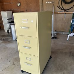 3-Drawer Filing Cabinet W/ Wheels!