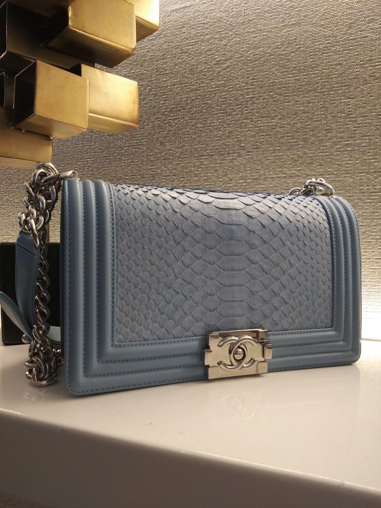 Chanel leboy bag 67086 25x15x10cm 13 for Sale in Santa Ana, CA - OfferUp