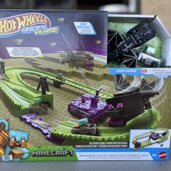 MINECRAFT X HOT WHEELS Race Track Set 