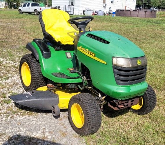 John Deere L130 automatic lawnmower