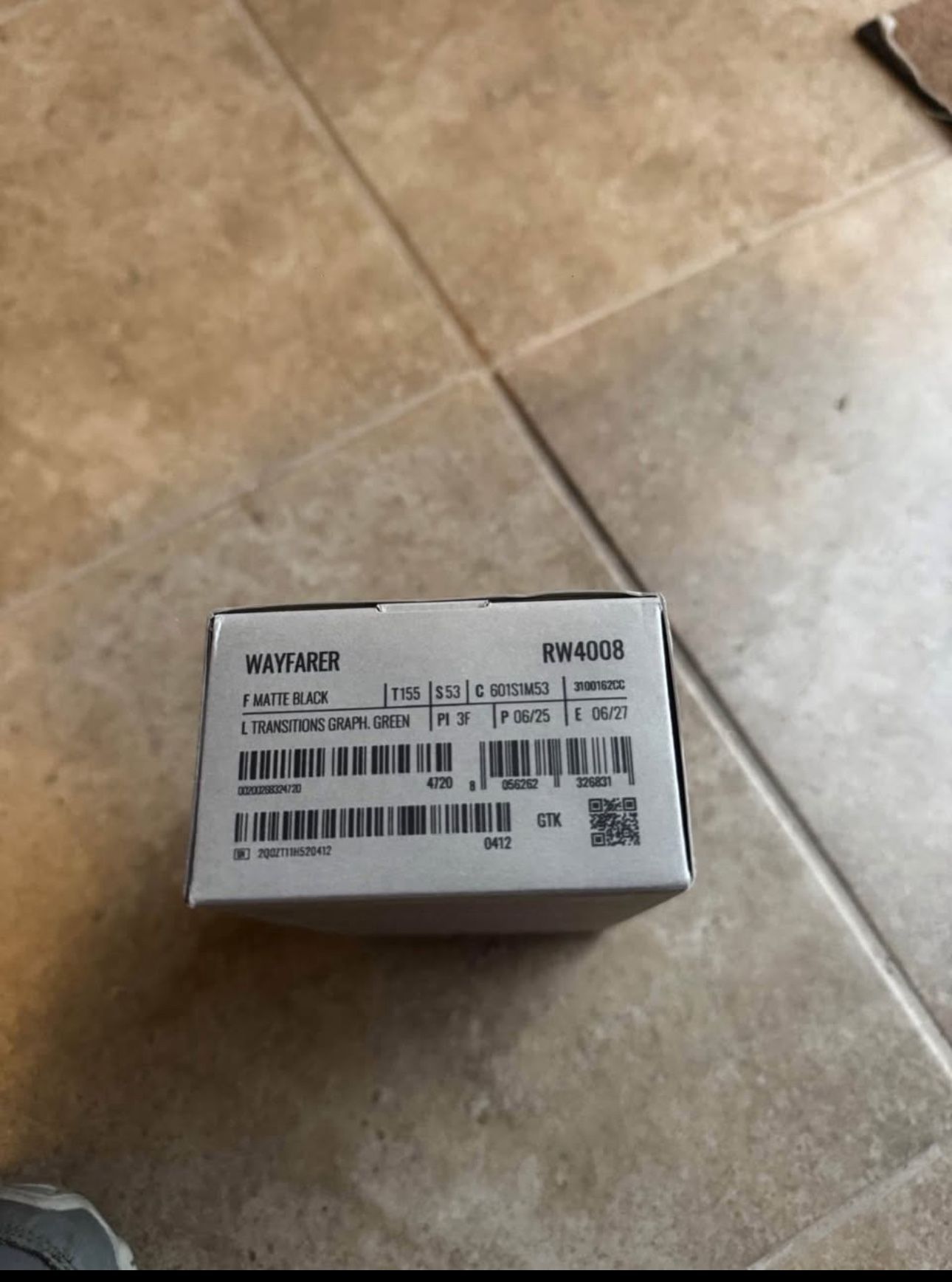 Gen 1 Brand new Ray-Ban Meta AI Wayfarer - Matte Black / Clear to Graphite Green