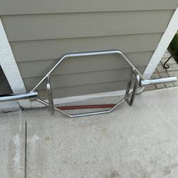 CHROME HEX TRAP LIFT, DEAD LIFT BAR IN GOOD CONDITION. $100.00  OR BEST OFFER.