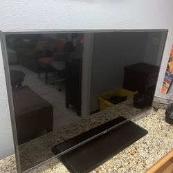 LG 47 Inch TV With Stand 