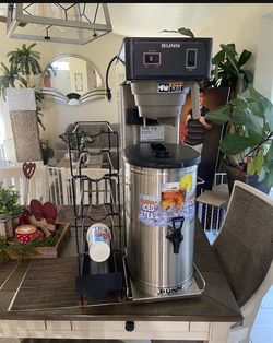 Commercial tea brewer 3 gallons includes cup holders