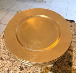 23 Gold Plastic Charger Plates – Elegant Event Décor