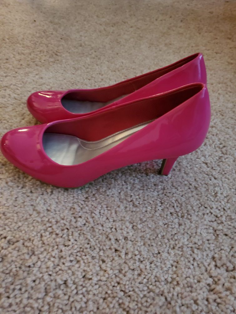 Pink heels new