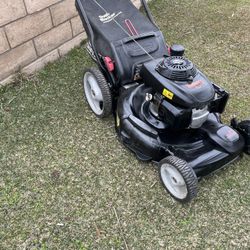 Lawnmower Self Propelled  Runs Good - Máquina De Cortar Pasto