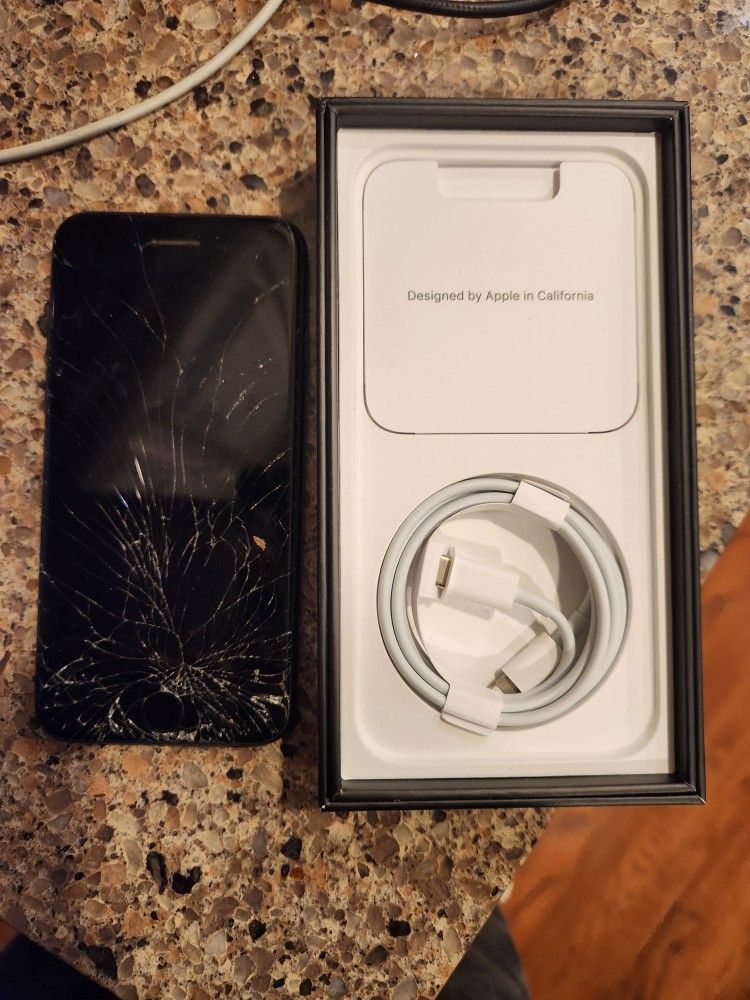 IPhone 7 A1660 Unlocked Any Carrier Cracked Screen Needs Reset Comes With Lightning To USB Cable And Box