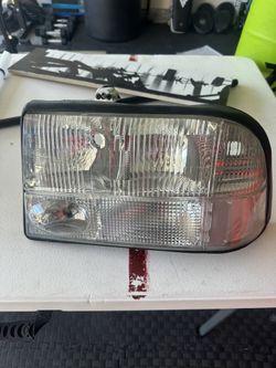 Gmc Sonoma Front Headlight (left Side) $5