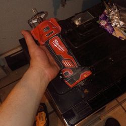 Milwaukee Cut Out Tool
