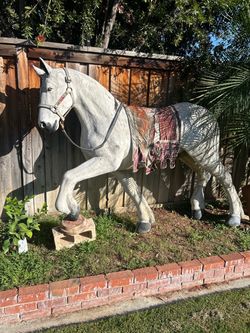Fiberglass life size horse statue