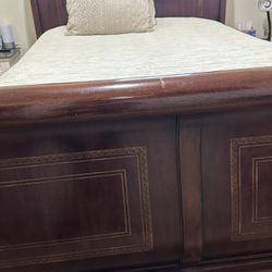I’m Seelling a Nice Italian Queen Size Bed