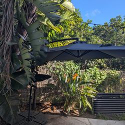 Canteliver Umbrella With Base 