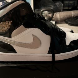 Jordan 1 Mid Black/Metallic 