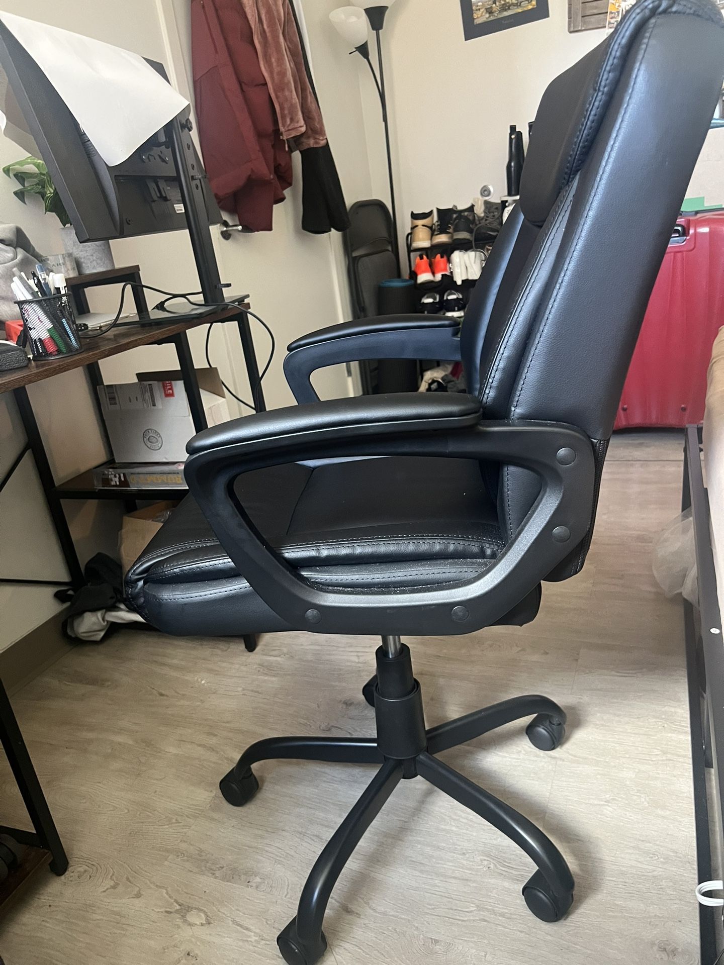 Office Chair Black Padded (Amazon Basic)