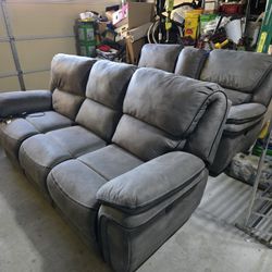Electric couch and love seat, great condition
