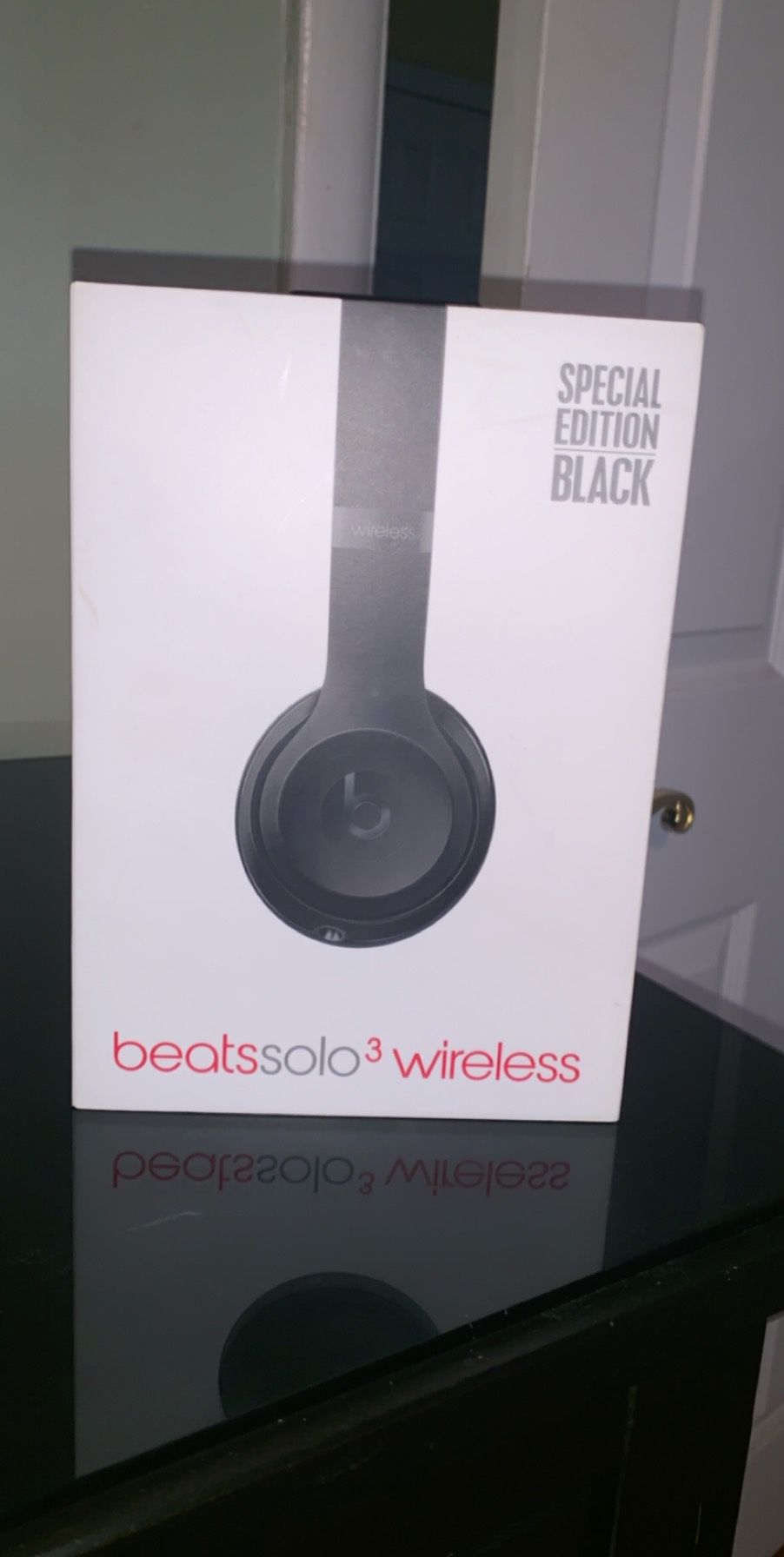 Beats solo 3 wireless . Great condition . With charger and box.200$
