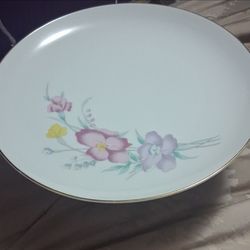 Porcelain cake stand