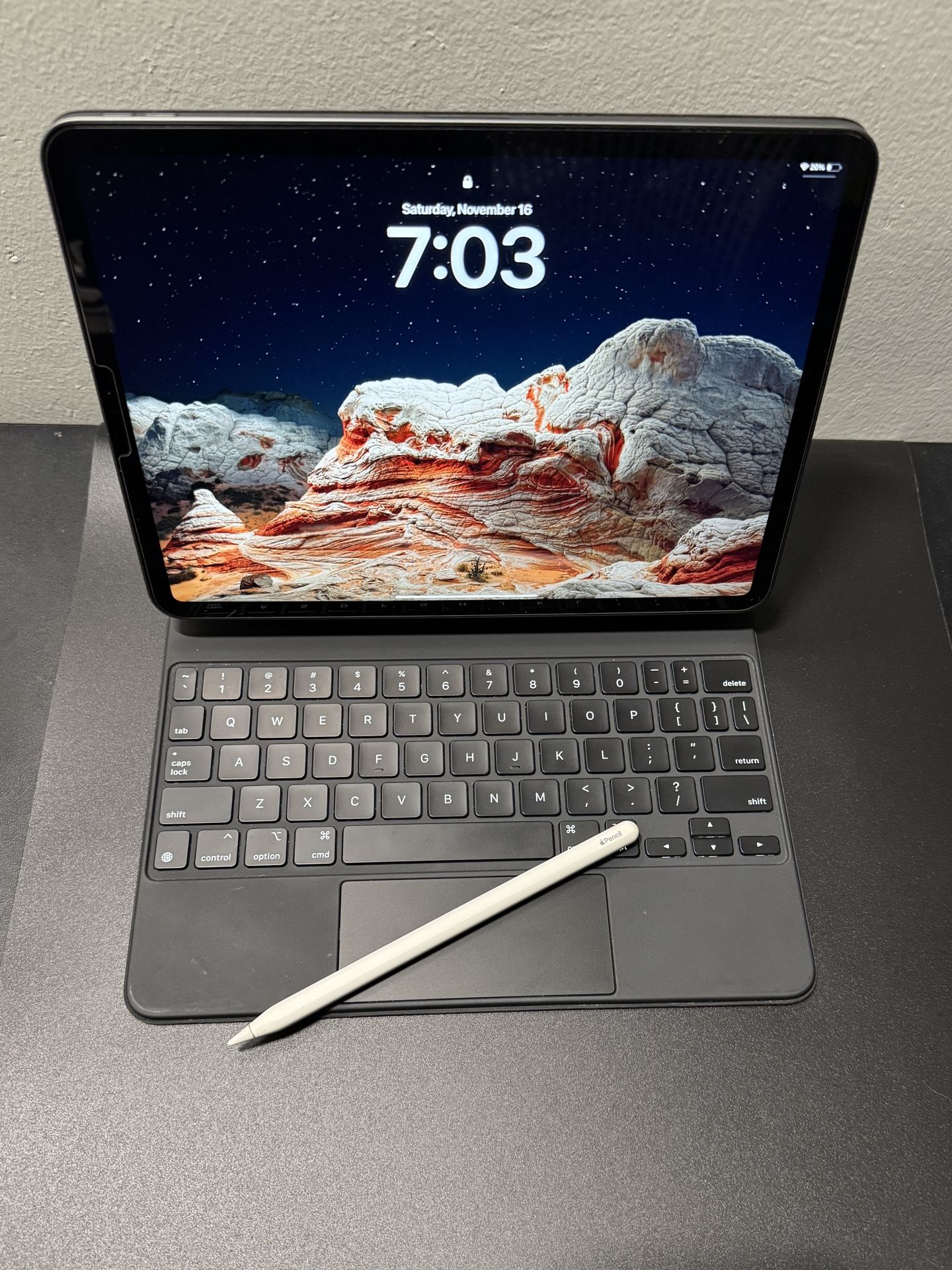 Apple iPad Pro M1 11-inch (3rd Gen.) 256GB Space Gray WiFi With Magic Keyboard And Apple Pencil