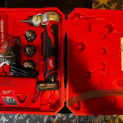 Milwaukee 2432-22XC  M12 ProPEX Expansion Tool Kit