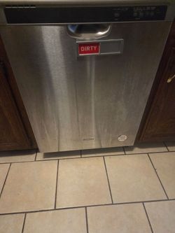 Silver metallic dishwasher  whirlpool. 4 monts use