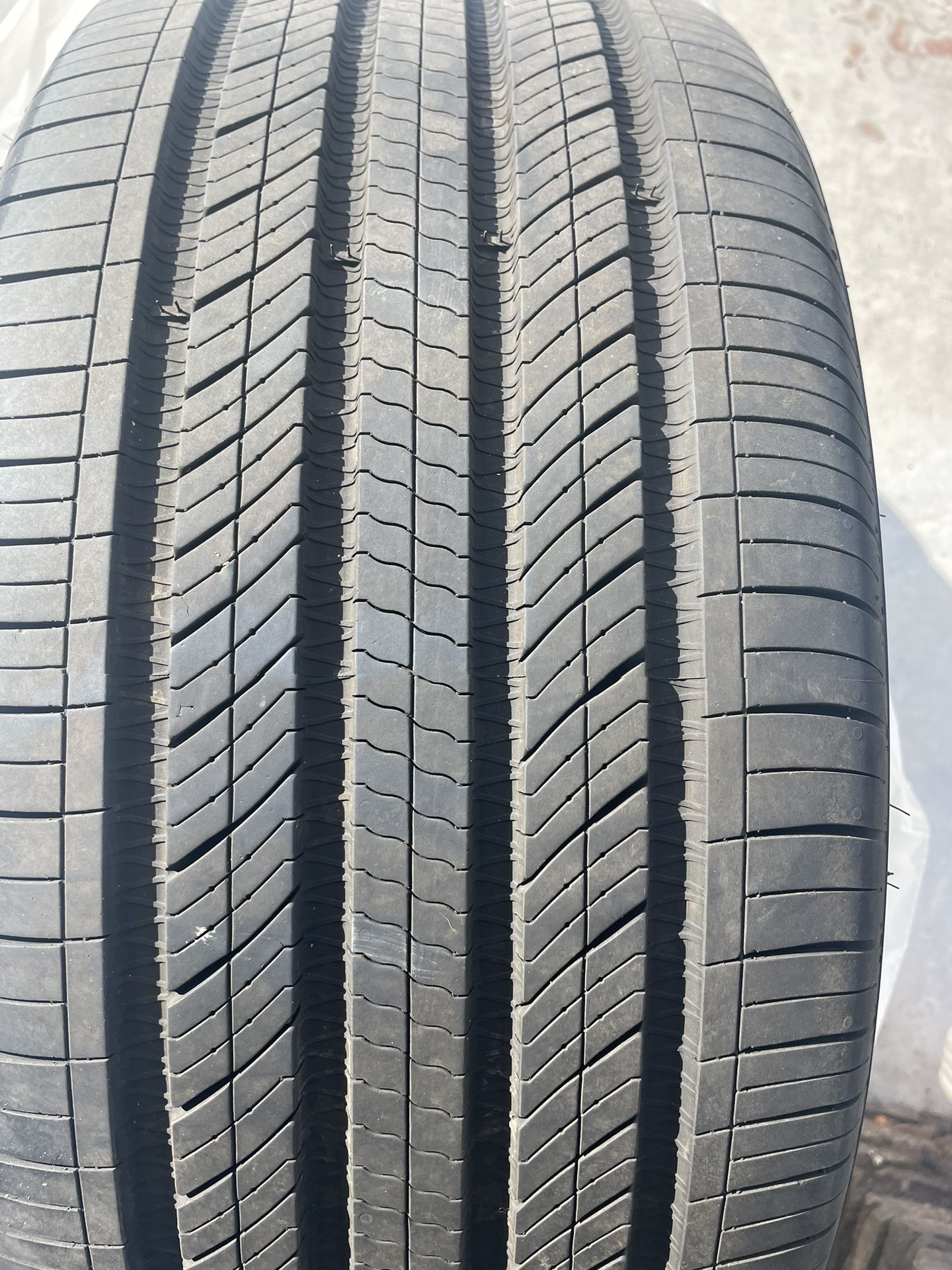 Tesla Model Y Performance- Tires - Like new