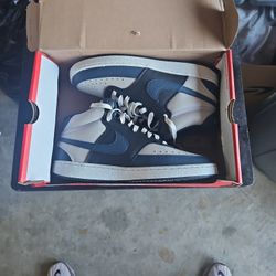 Nike Men's 9.5 Court Vision Mid