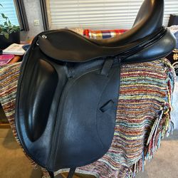 2020 N2 Cardhu 17.5” Med Dressage Saddle 