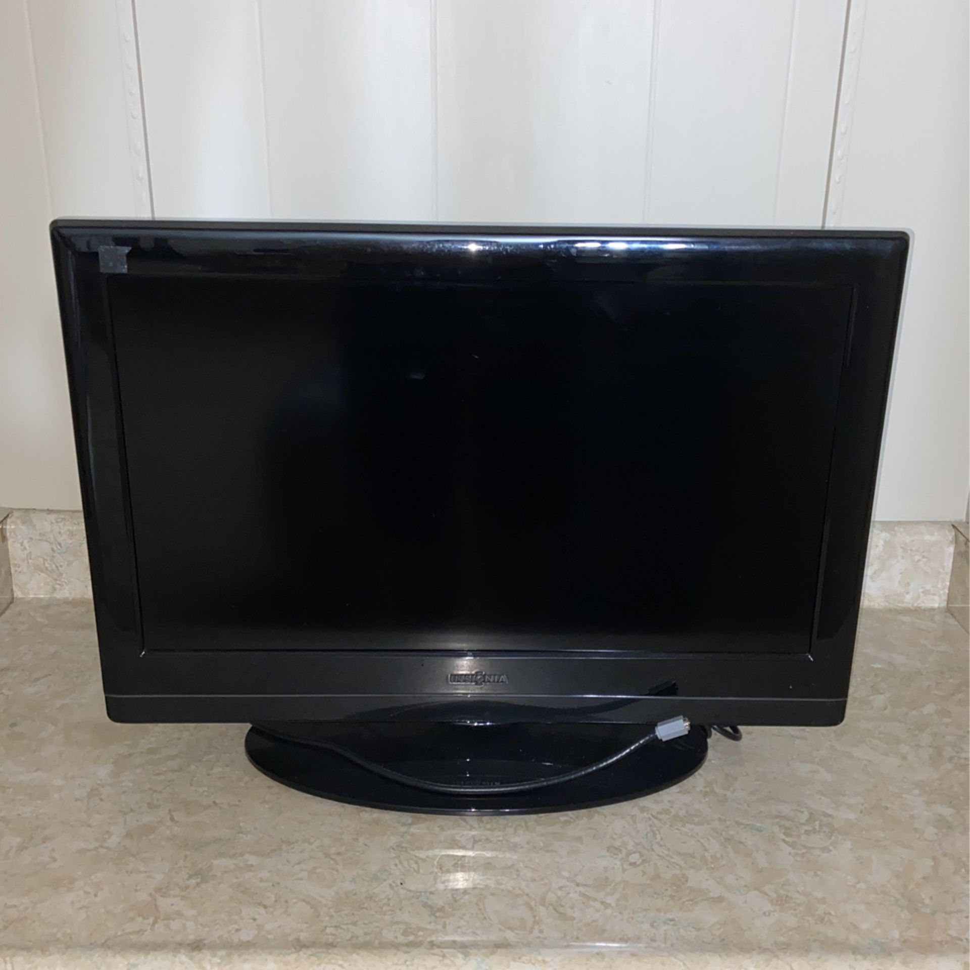 Insignia Flat Screen HD TV / DVD Player