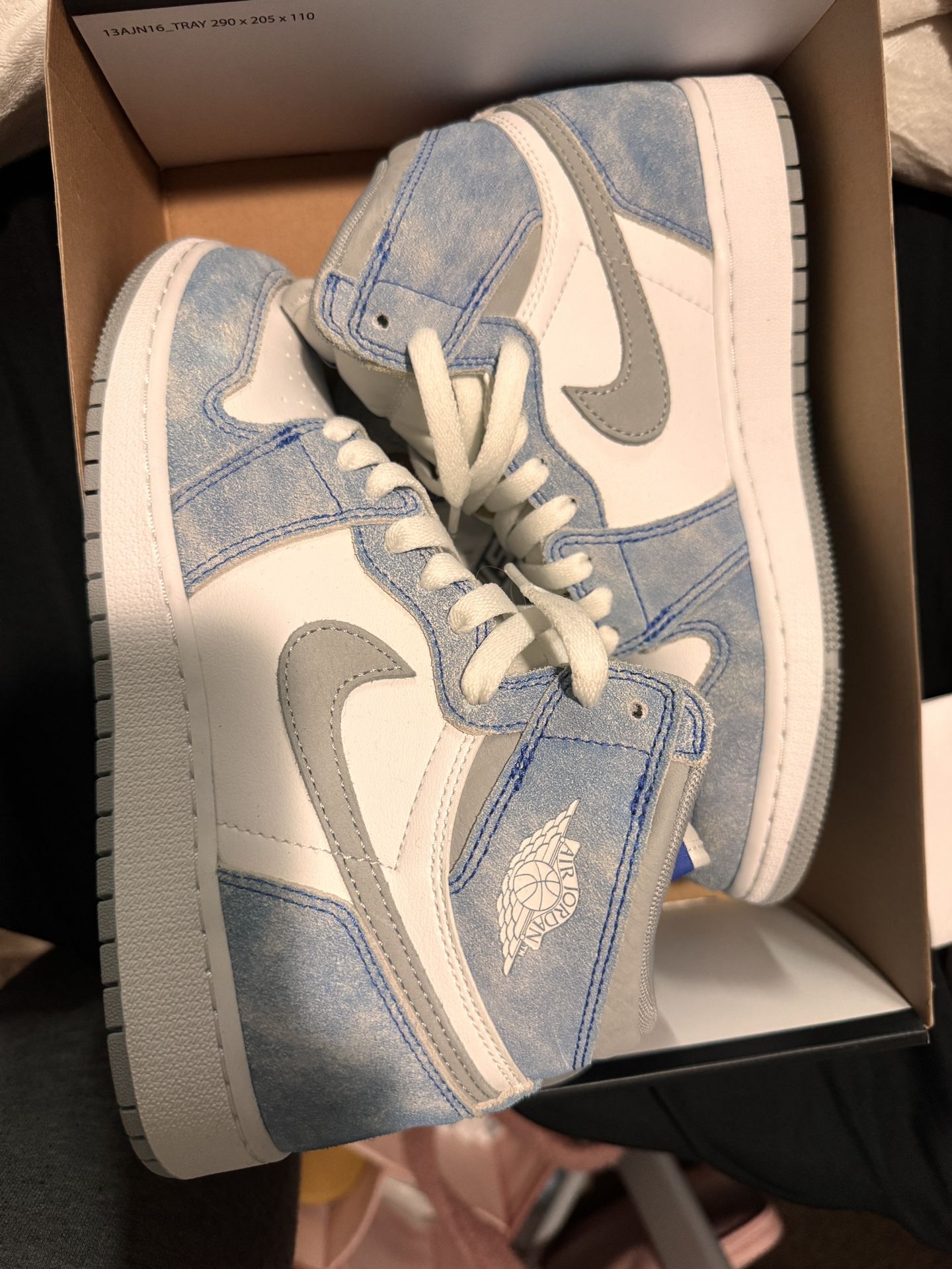 Jordan 1 Hyper Royal