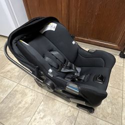 Nuna Pipa Infant Car Seat ( 2 Available)
