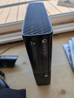 Xbox 360 S 4GB + Kinect + Controller + Rocksmith Real Tone Cable +  Games