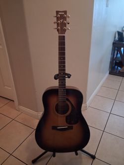 Yamaha f335 acoustic 6 string