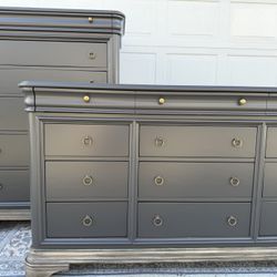 Bedroom set: 2 Dressers