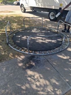Round Trampoline with Metal Frame