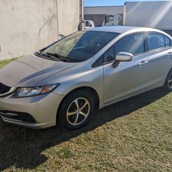 2105 Honda Civic 4 PUERTAS
