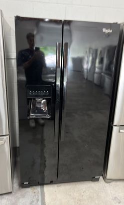 Whirlpool Side By Side   Refrigerator Side by Side With Ice and Water
