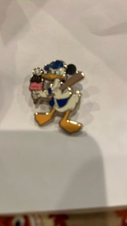 Disney DSF Baseball Donald Duck with Bat Pin Traders Delight LE 300 PTD Pin (C9)