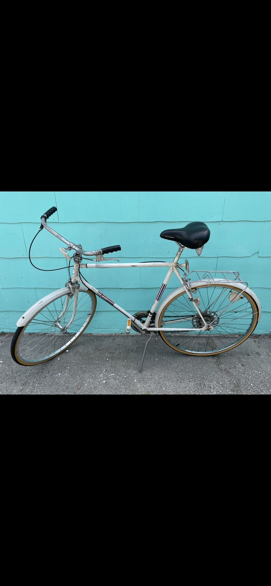 Schwinn Bikes Beach, Cruisers, Mountain And Road Bikes $200 And Up Per Bike