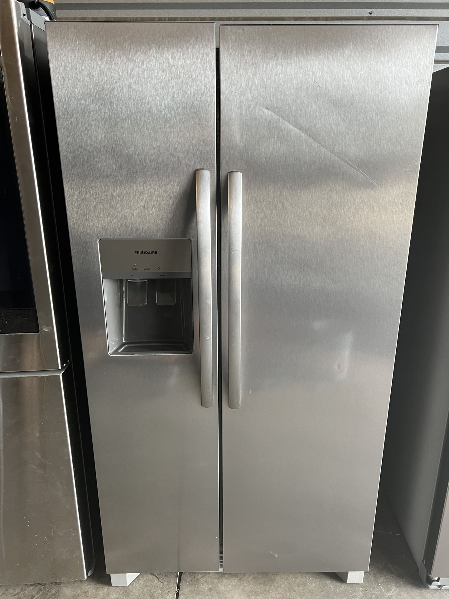 Refrigerator Side By Side Frigidaire Like New