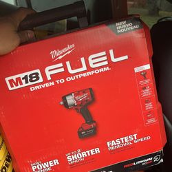 Milwaukee M18 FUEL impact Wrench Kit 2767-22R -REDLITHIUM BATTERY - 1000ft/lb Max