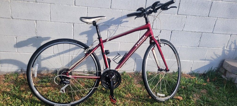 Trek Hybrid Bike – 24-Speed – Excellent Condition
