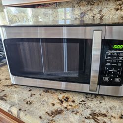 Hamilton Beach 1.1 Cu. Ft. 1000W Microwave