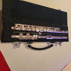 YAMAHA FLUTE   YFL 262 * OPEN HOLE * “ BEST OFFER “