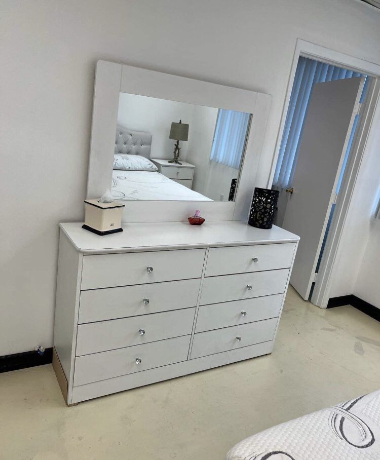 8 Drawers Dresser With Mirror 