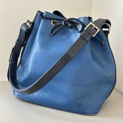 Authentic Louis Vuitton Bag - $610