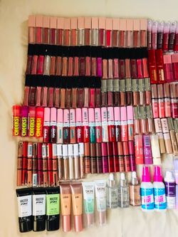 HUGE MAKEUP BUNDLE