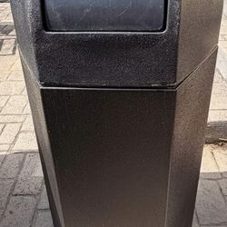 Heavy Duty Outdoor Trash Can – Commercial Grade