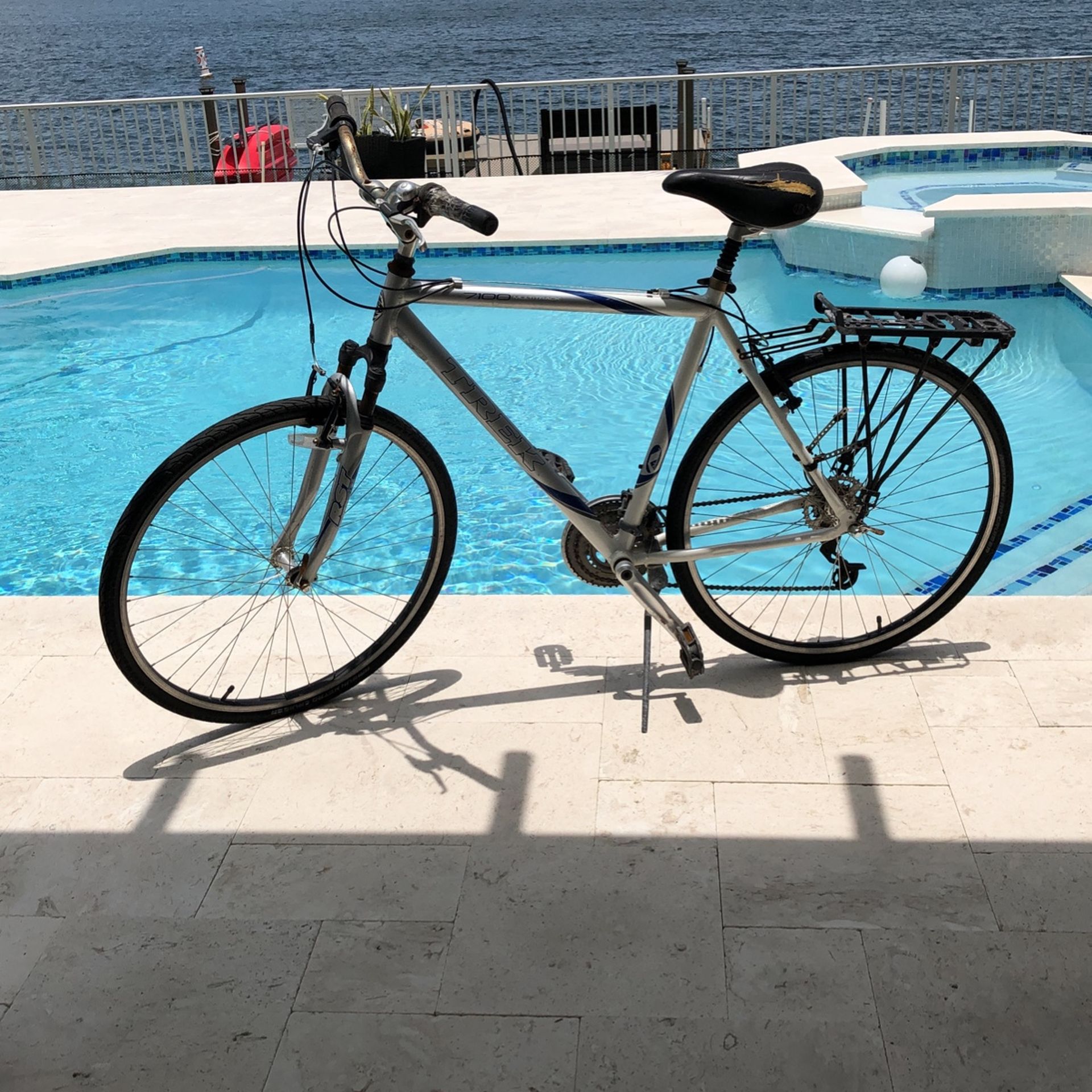 2005 Trek Multitrack 7100 Comfort Hybrid Bike