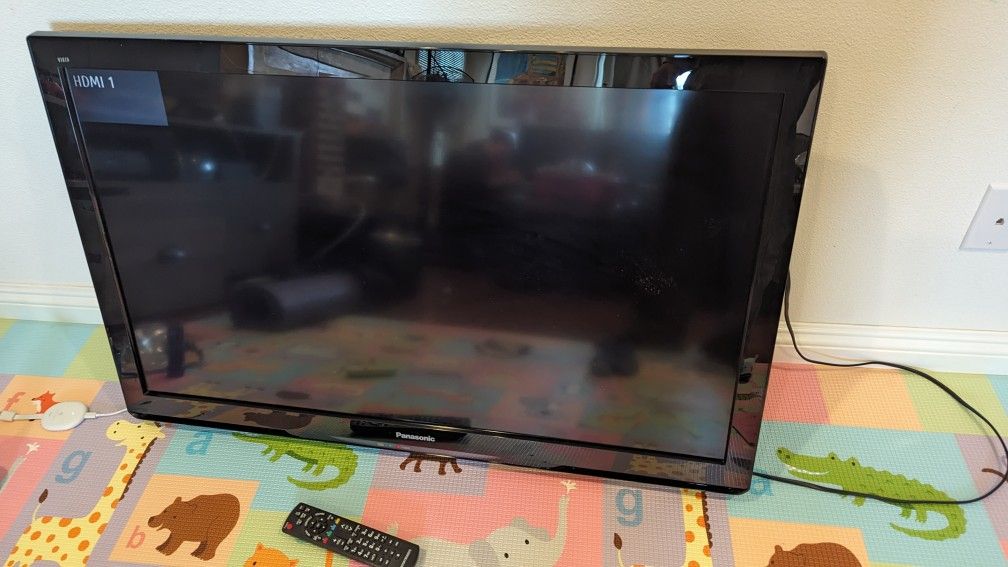 Panasonic 42" LED LCD TV 120hz 1080p Excellent Picture Comes With Wall Mount